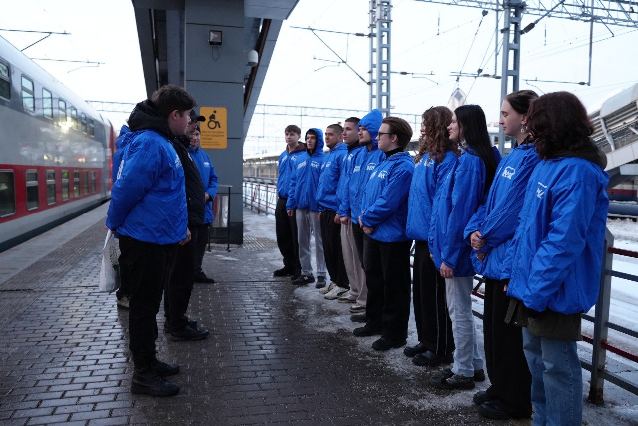 Активисты «Молодой Гвардии» из Татарстана отправились с гуманитарной миссией в Мариуполь Активисты «Молодой Гвардии» из Татарстана отправились с гуманитарной миссией в Мариуполь