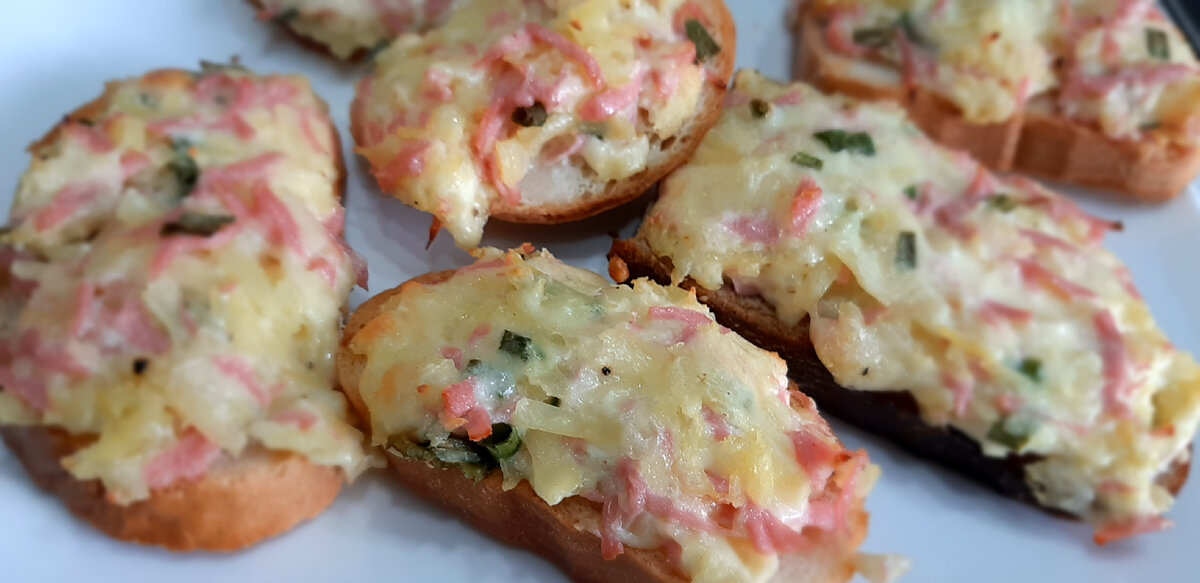 Вкусные горячие бутерброды: идеальный завтрак для всей семьи