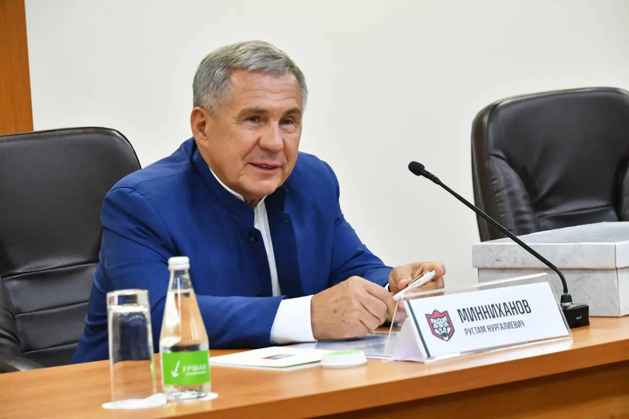 «Татарстан будет с вами» - Рустам Минниханов напутствовал «Ак Барс» перед стартом плей-офф