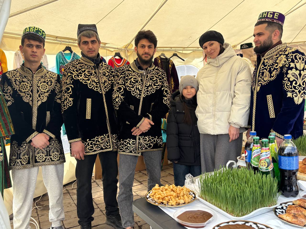Национальные объединения Дома дружбы народов с радостью открыли свои площадки, где каждый гость может погрузиться в атмосферу тепла, дружбы и живого многообразия культур Национальные объединения Дома дружбы народов с радостью открыли свои площадки, где каждый гость может погрузиться в атмосферу тепла, дружбы и живого многообразия культур