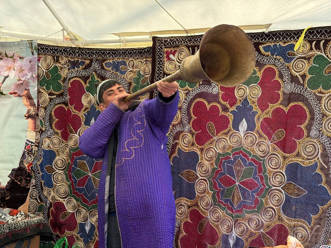 Национальные объединения Дома дружбы народов с радостью открыли свои площадки, где каждый гость может погрузиться в атмосферу тепла, дружбы и живого многообразия культур Национальные объединения Дома дружбы народов с радостью открыли свои площадки, где каждый гость может погрузиться в атмосферу тепла, дружбы и живого многообразия культур