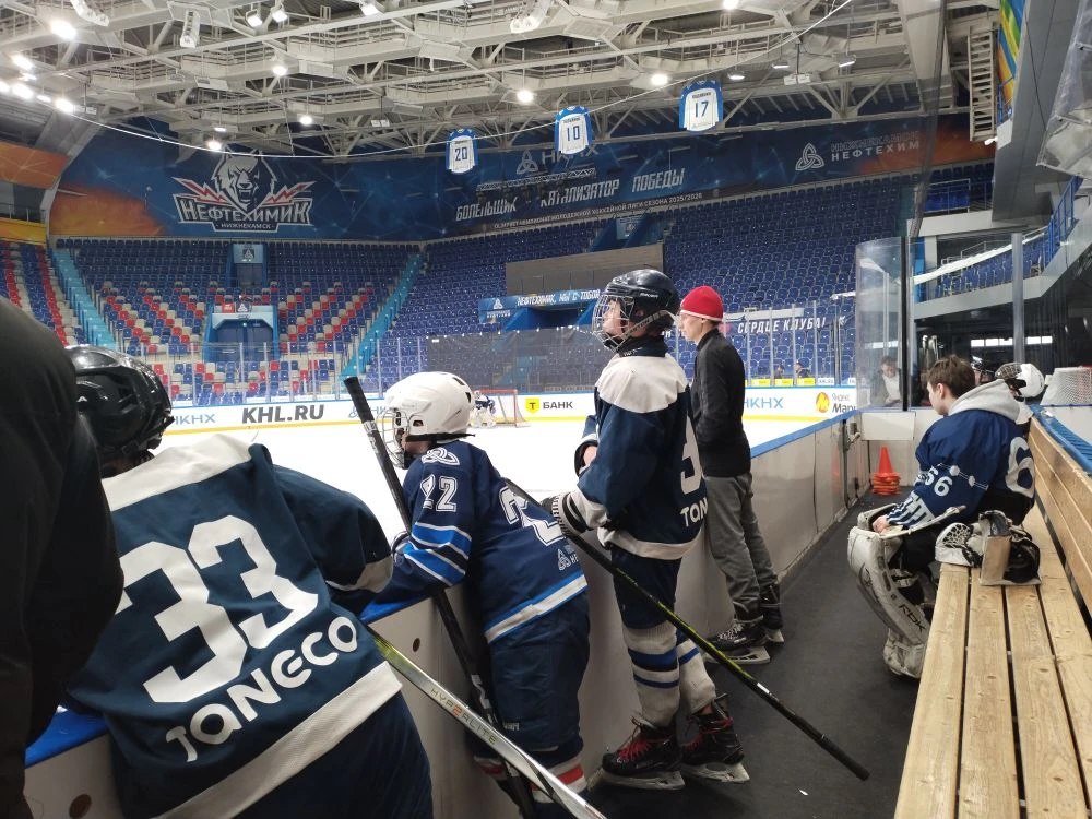 В «Нефтехим Арене» сегодня подвели итоги городского первенства по хоккею с шайбой среди дворовых клубов «Золотая шайба» В «Нефтехим Арене» сегодня подвели итоги городского первенства по хоккею с шайбой среди дворовых клубов «Золотая шайба»