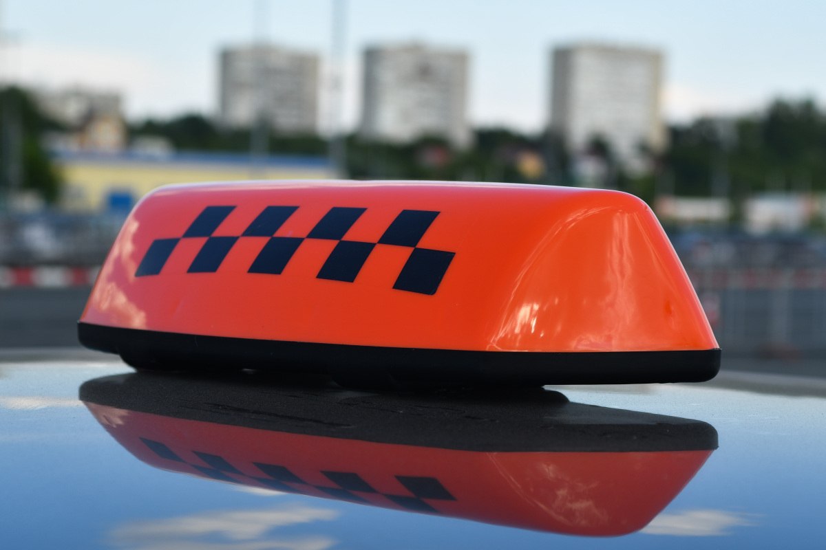 Троих таксистов-нелегалов в Казани обвинили в нападении на полицейских на территории аэропорта