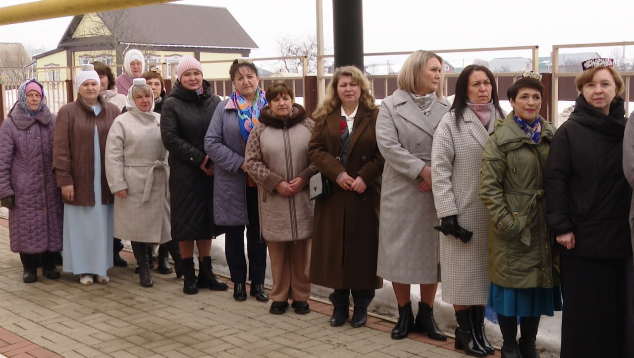 селе Ташлык сегодня открыли памятную доску имени общественного и государственного деятеля Татарстана, поэта, прозаика, драматурга Разиля Валеева. селе Ташлык сегодня открыли памятную доску имени общественного и государственного деятеля Татарстана, поэта, прозаика, драматурга Разиля Валеева.