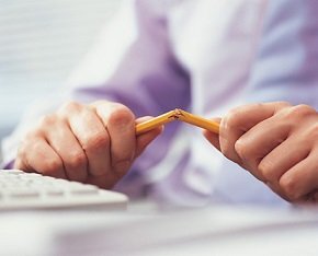 Как избавиться от злости на окружающих: простые шаги к гармонии