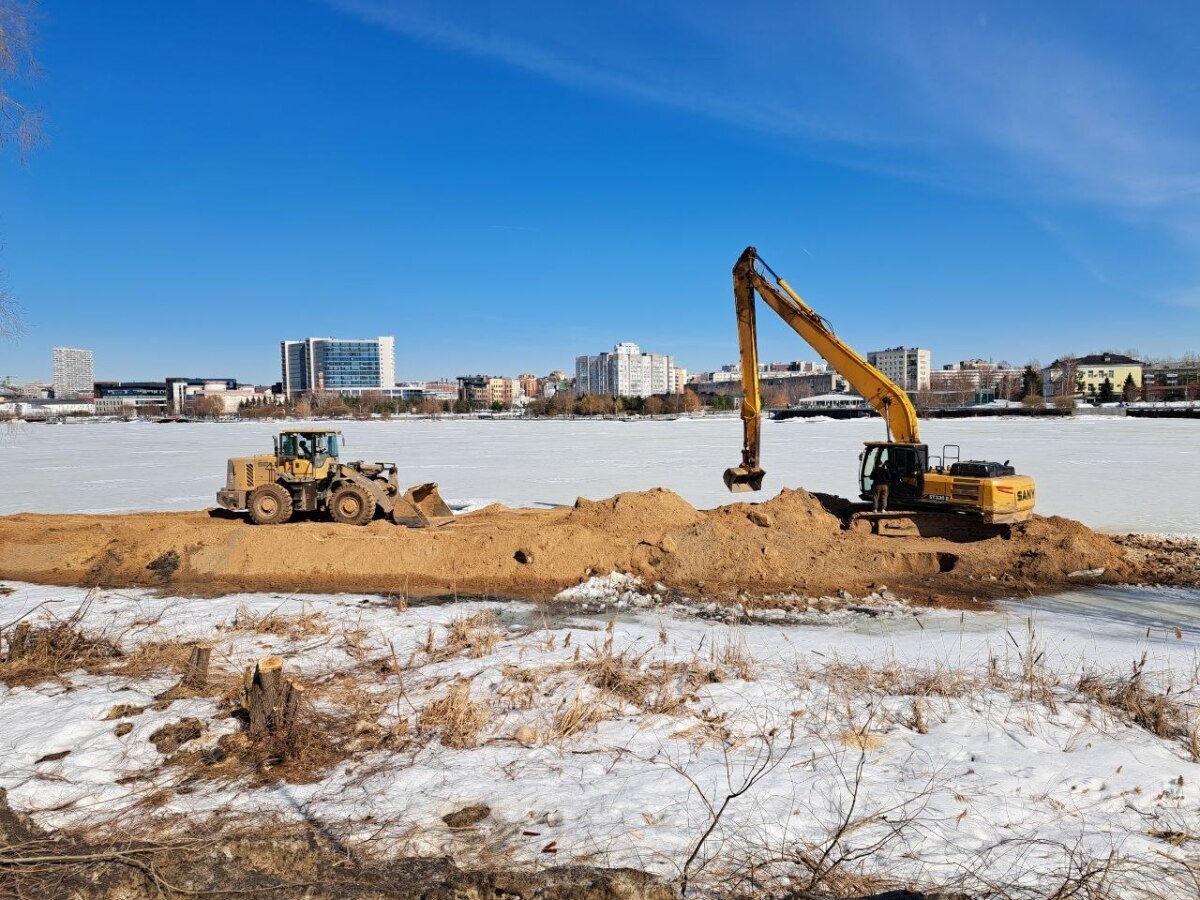 Власти Казани прокомментировали вырубку деревьев вдоль озера Кабан Власти Казани прокомментировали вырубку деревьев вдоль озера Кабан