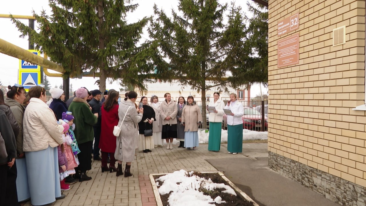 селе Ташлык сегодня открыли памятную доску имени общественного и государственного деятеля Татарстана, поэта, прозаика, драматурга Разиля Валеева. селе Ташлык сегодня открыли памятную доску имени общественного и государственного деятеля Татарстана, поэта, прозаика, драматурга Разиля Валеева.