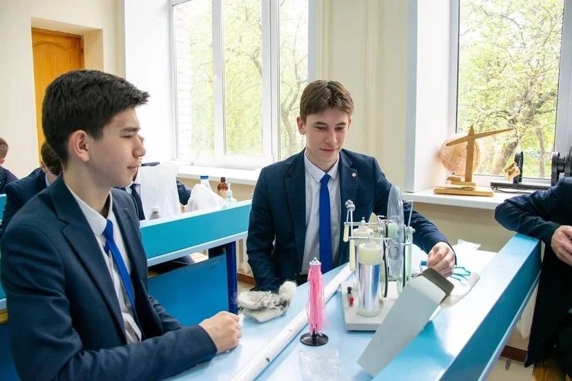 Открой свой путь к успеху в лицееинтернате №24 — одном из лучших учебных заведений Татарстана! Открой свой путь к успеху в лицееинтернате №24 — одном из лучших учебных заведений Татарстана!