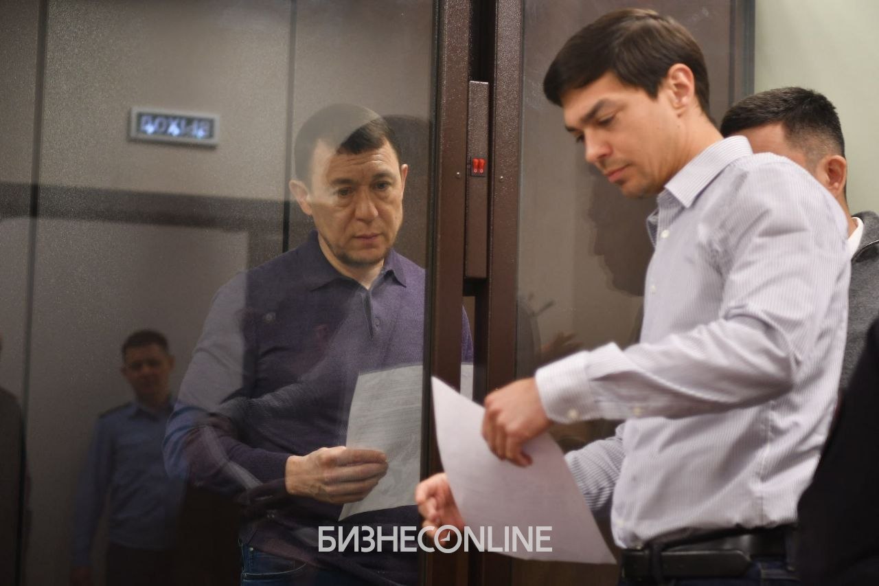 Экс-глава Нижнекамского района Рамиль Муллин останется в СИЗО до 3 июня, сообщает корреспондент БИЗНЕС Online из зала суда