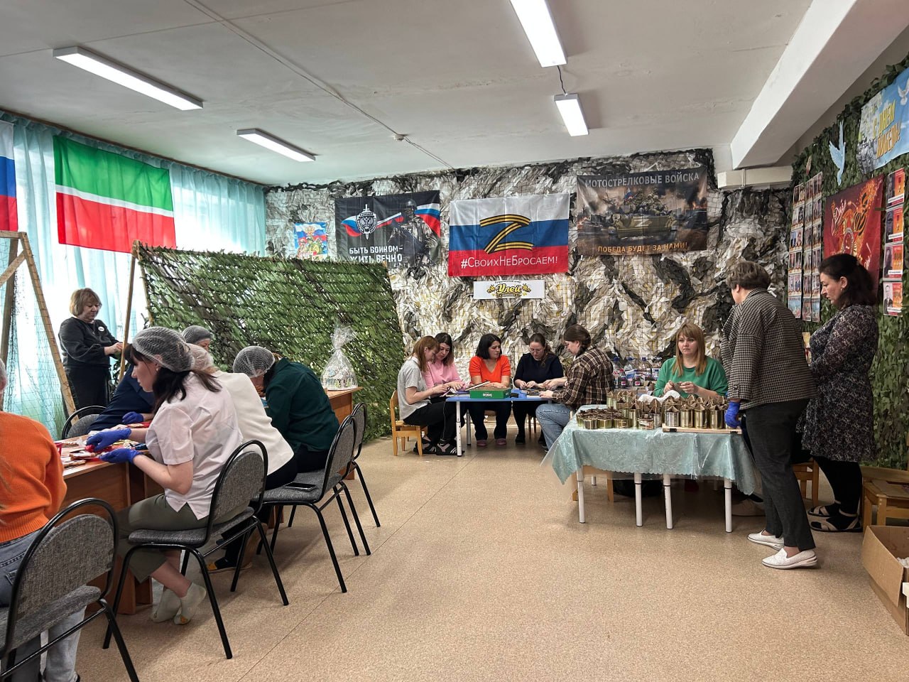 В феврале на базе 61-го детского сада открылся патриотический клуб «Улей», там работает волонтёрская группа «Пчёлки»