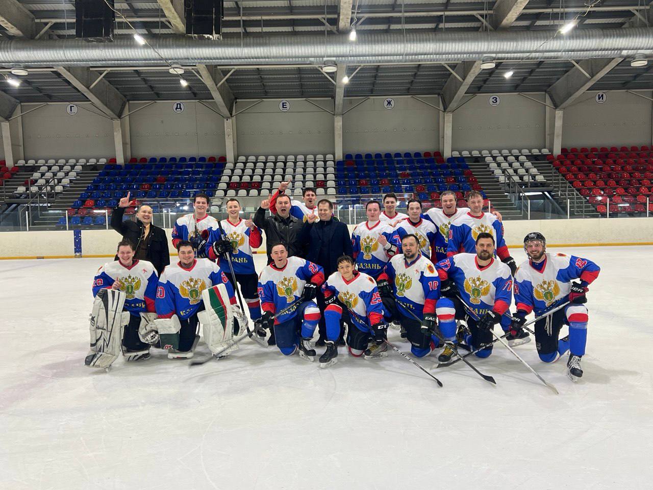 В Чистополе прошли товарищеские игры по хоккею с шайбой между командами из Чистополя, Лаишево и Прокуратуры Республики Татарстан!