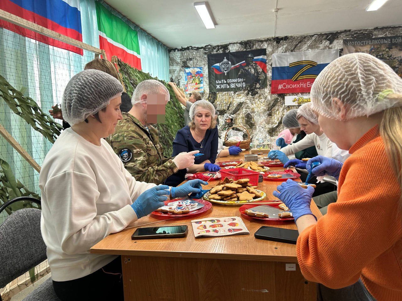 В феврале на базе 61-го детского сада открылся патриотический клуб «Улей», там работает волонтёрская группа «Пчёлки» В феврале на базе 61-го детского сада открылся патриотический клуб «Улей», там работает волонтёрская группа «Пчёлки»