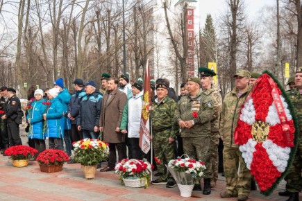 В Нижнекамске у памятника воинам-интернационалистам прошёл торжественный митинг, посвящённый 215й годовщине со дня образования внутренних войск МВД России