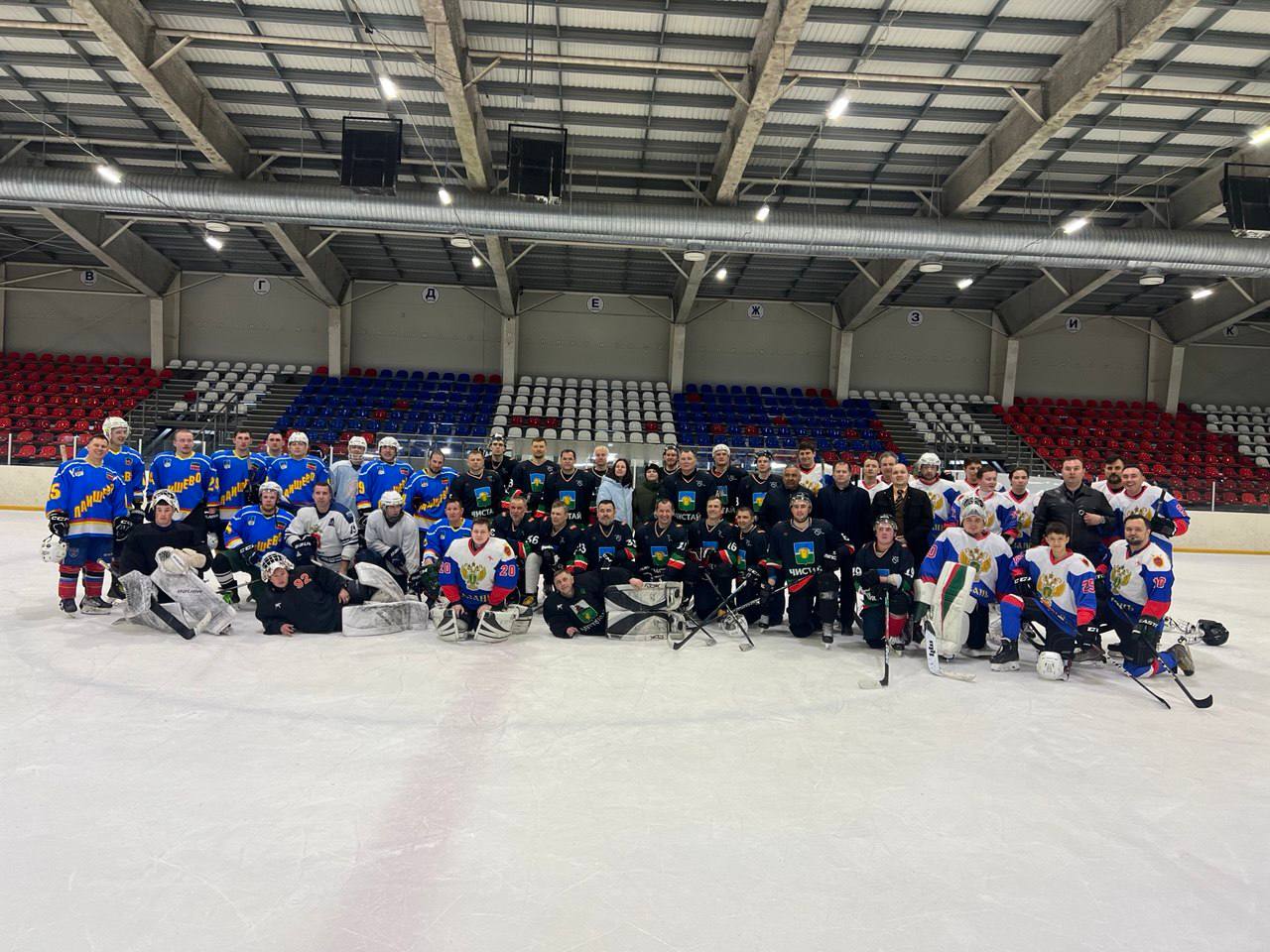 В Чистополе прошли товарищеские игры по хоккею с шайбой между командами из Чистополя, Лаишево и Прокуратуры Республики Татарстан! В Чистополе прошли товарищеские игры по хоккею с шайбой между командами из Чистополя, Лаишево и Прокуратуры Республики Татарстан!