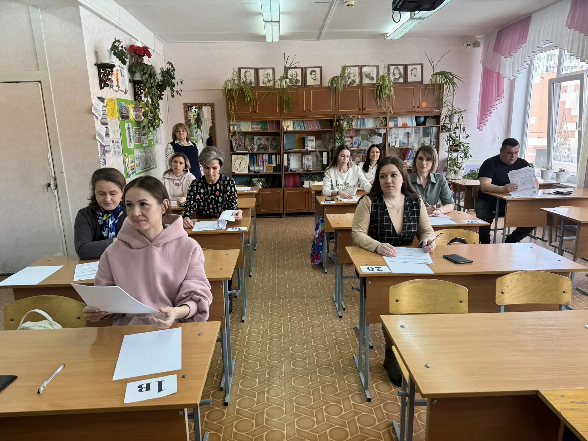 Сегодня пробный ЕГЭ и ОГЭ по русскому языку сдают нижнекамские выпускники Сегодня пробный ЕГЭ и ОГЭ по русскому языку сдают нижнекамские выпускники