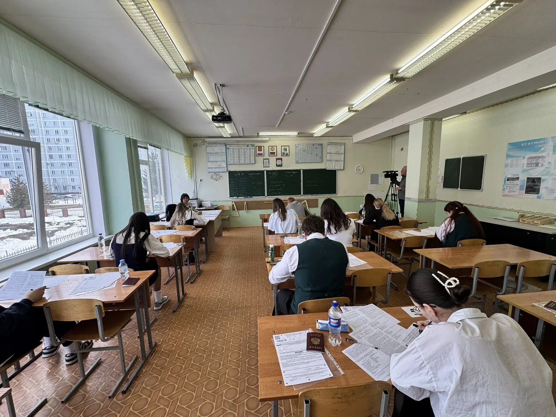 Сегодня пробный ЕГЭ и ОГЭ по русскому языку сдают нижнекамские выпускники Сегодня пробный ЕГЭ и ОГЭ по русскому языку сдают нижнекамские выпускники