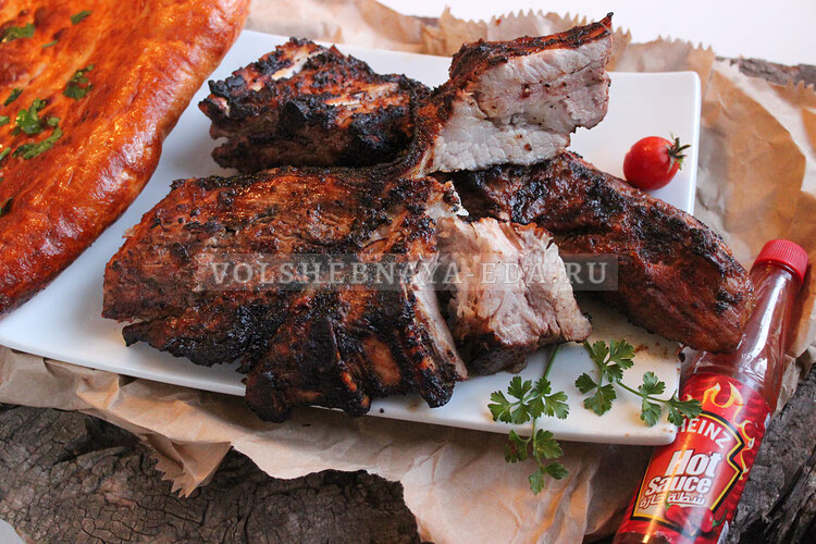 Сочные свиные ребрышки барбекю для идеального пикника