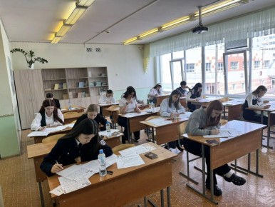 Сегодня пробный ЕГЭ и ОГЭ по русскому языку сдают нижнекамские выпускники
