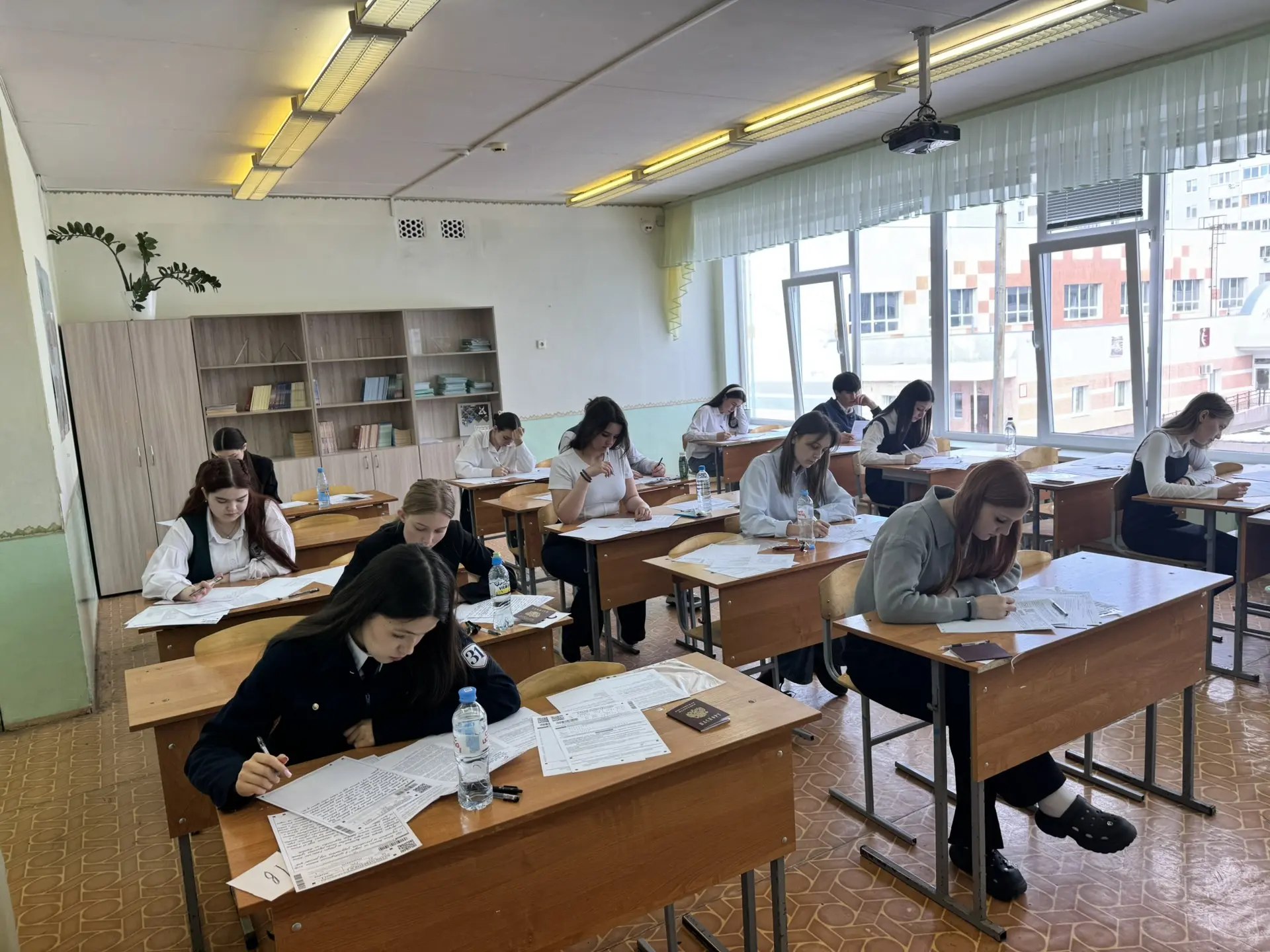 Сегодня пробный ЕГЭ и ОГЭ по русскому языку сдают нижнекамские выпускники