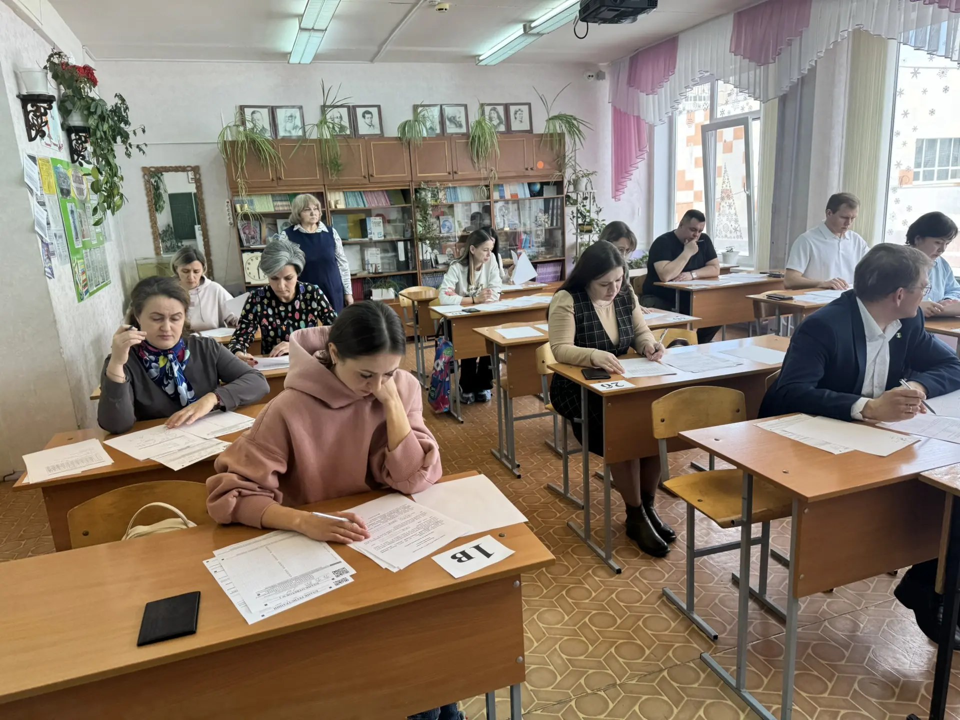 Сегодня пробный ЕГЭ и ОГЭ по русскому языку сдают нижнекамские выпускники Сегодня пробный ЕГЭ и ОГЭ по русскому языку сдают нижнекамские выпускники