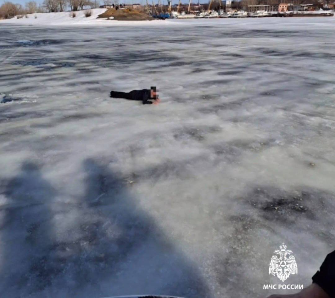 Татарстане на Волге и Каме спасли рыбаков, застрявших на льду