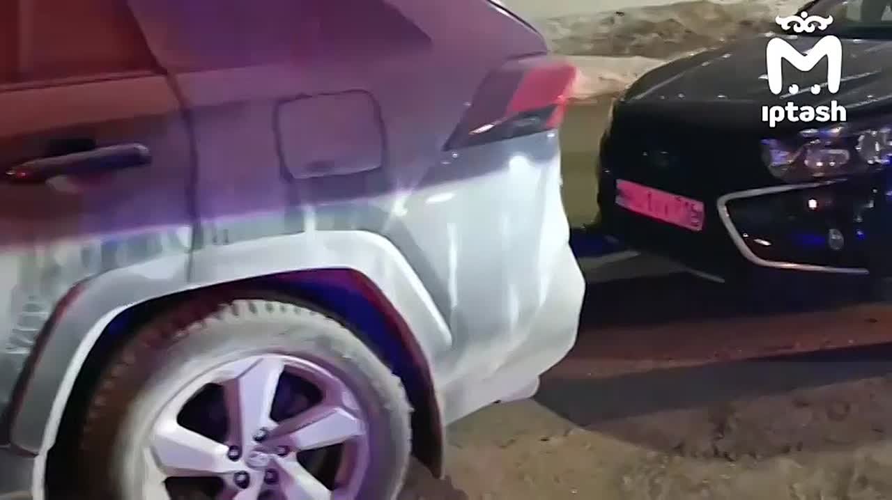 Легковушка разбилась ночью на Петербургской