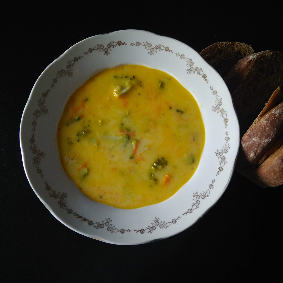 Непревзойденный сырный суп с брокколи за 20 минут