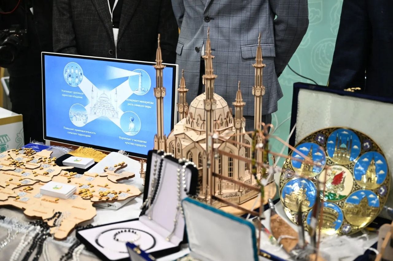 Рустам Минниханов: Встретился с участниками XIV Всероссийского схода предпринимателей из татарских сёл Рустам Минниханов: Встретился с участниками XIV Всероссийского схода предпринимателей из татарских сёл