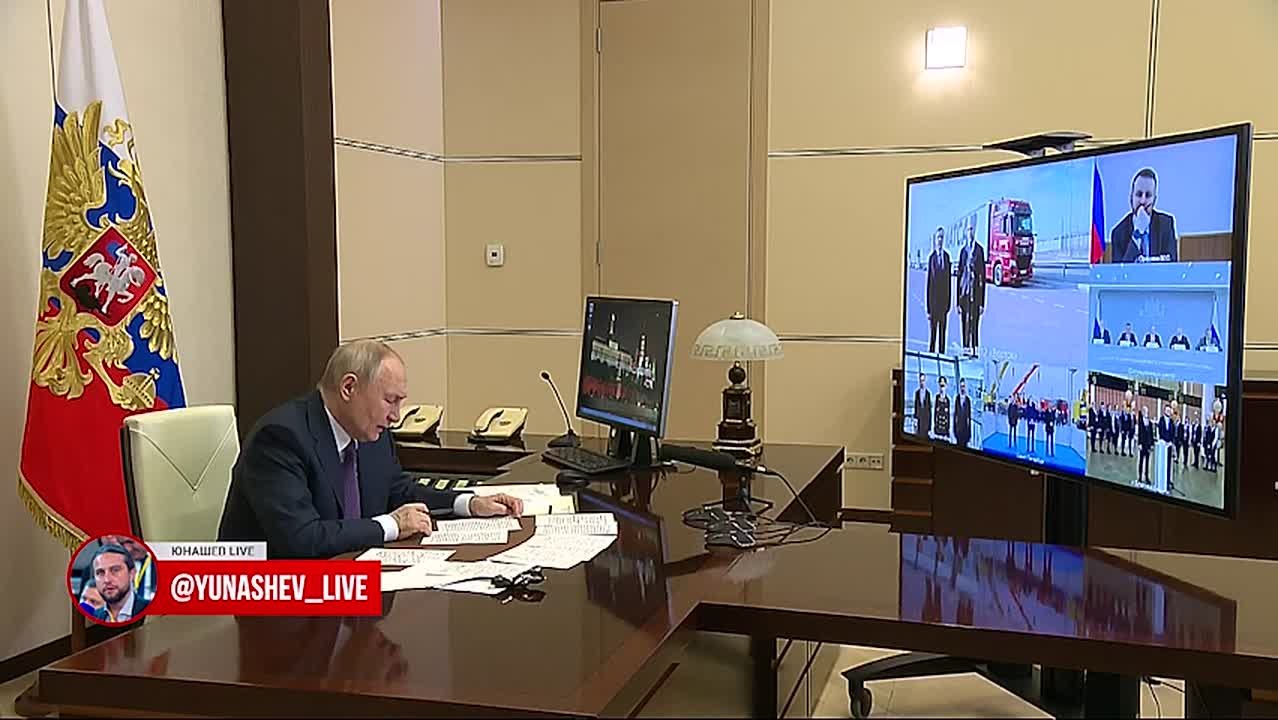 Александр Юнашев: Пока вы ждёте возвращения самокатов на улицы городов (ждёте же?), Путин запустил движение беспилотных грузовиков по трассе М-12, которая проходит через Москву, Владимир, Муром, Арзамас, Казань, Нижнекамск...