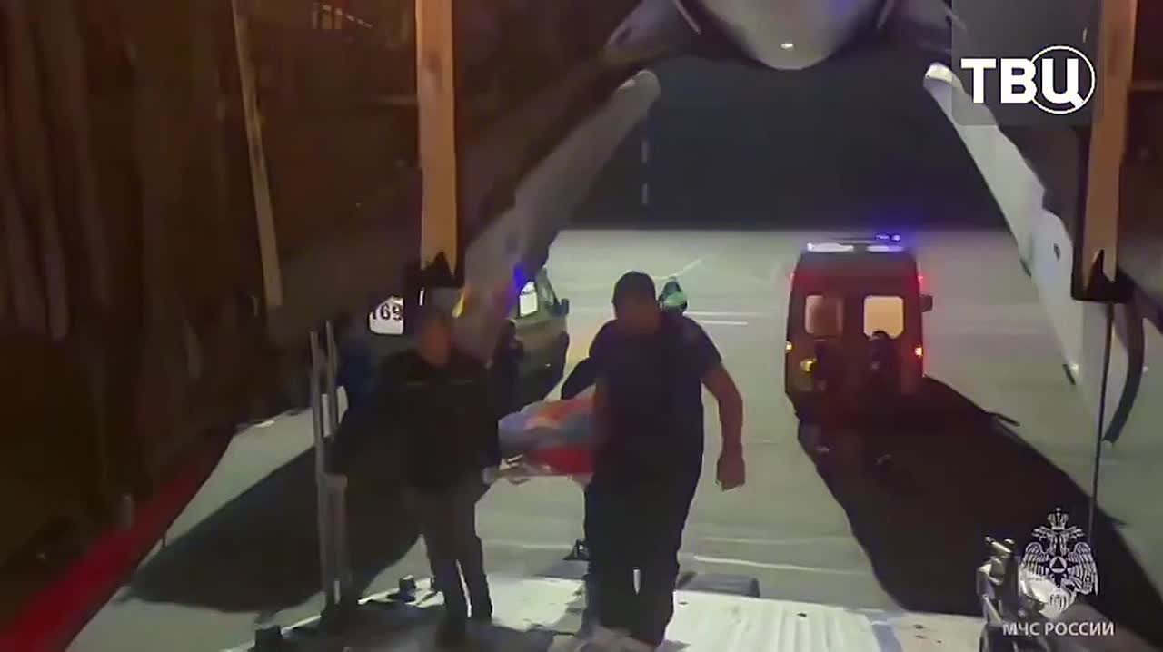 Десять пострадавших в результате взрыва в Нижнекамске доставили спецбортом МЧС в Москву