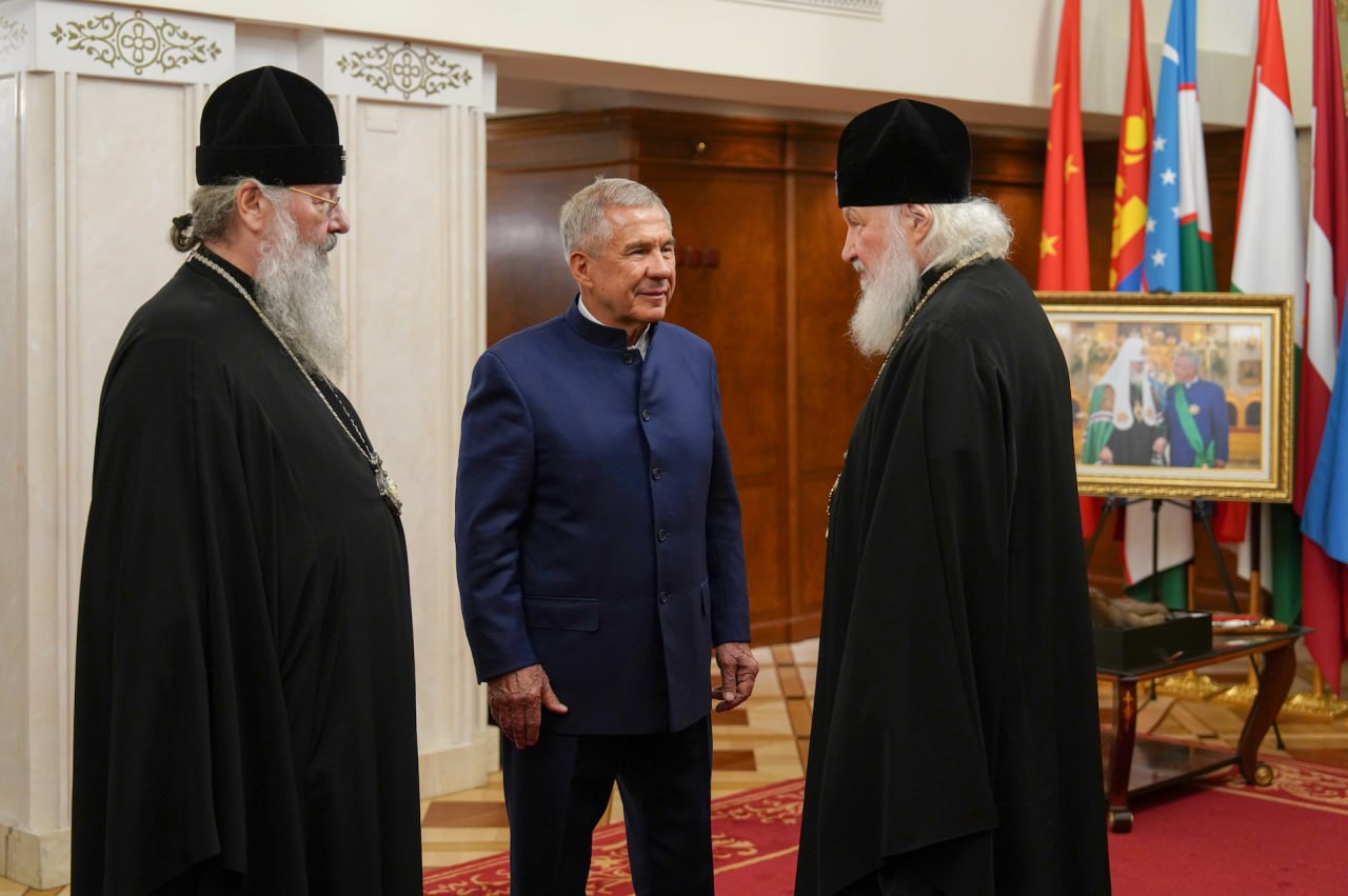 Рустам Минниханов встретился с Патриархом Кириллом в Москве Рустам Минниханов встретился с Патриархом Кириллом в Москве