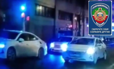 В Казани девушки перебегали дорогу на красный свет и попали под машину