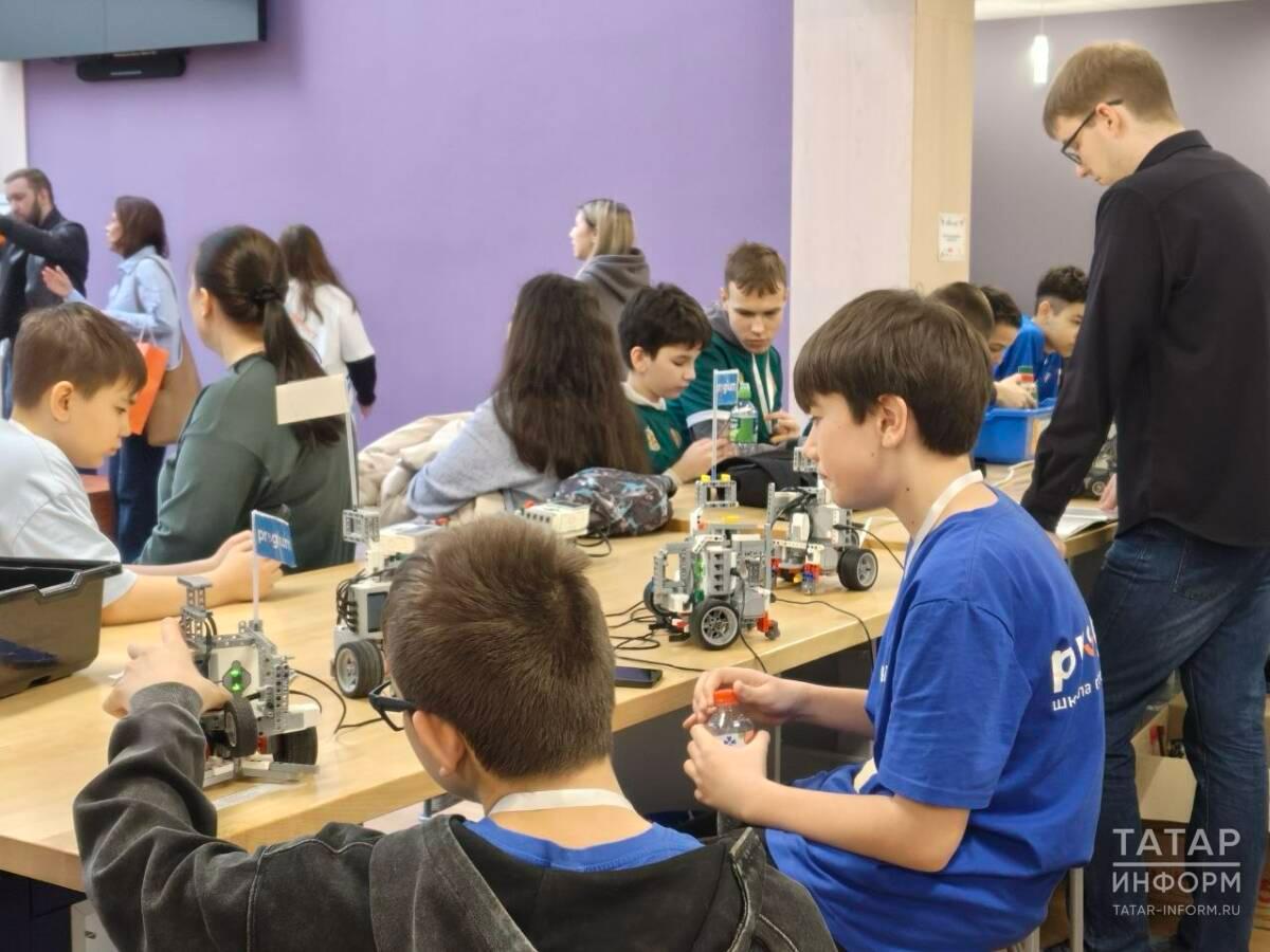 В Казани состоялся фестиваль робототехники и технологического творчества В Казани состоялся фестиваль робототехники и технологического творчества