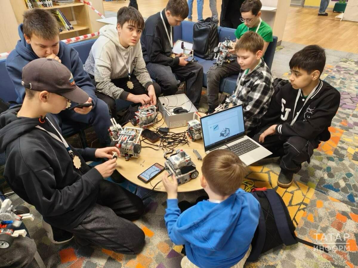 В Казани состоялся фестиваль робототехники и технологического творчества В Казани состоялся фестиваль робототехники и технологического творчества