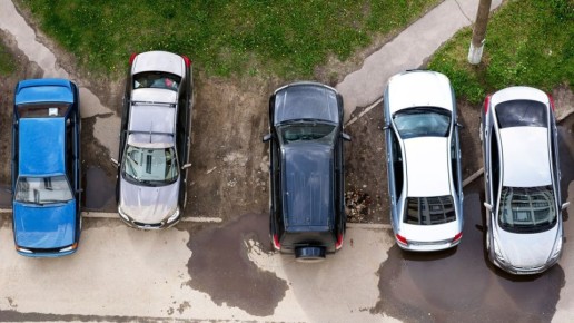 В Казани ужесточат борьбу с парковкой на газонах — штрафовать начнут даже зимой