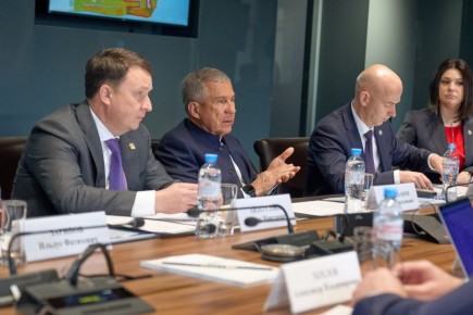 Рустам Минниханов обсудил c руководством Корпорации Туризм