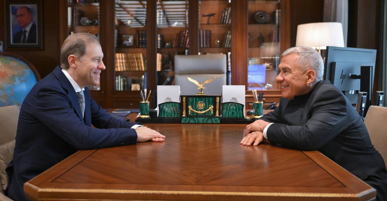 Рустам Минниханов в Москвевстретился с Первым заместителем Председателя Правительства Российской Федерации Денисом Мантуровым