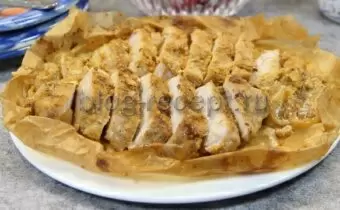 Сочные стейки свинины, запеченные с луком и капустой: секреты приготовления