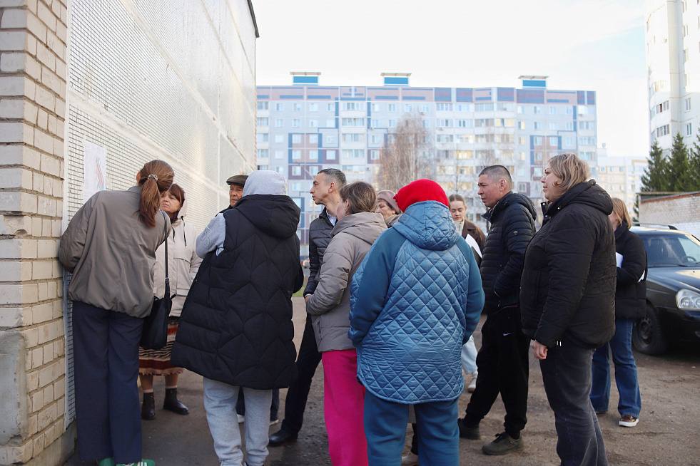 В микрорайонах 35 и 35А прошли обсуждения благоустройства дворов в рамках республиканской программы «Наш двор», утверждённой Раисом РТ. Жители домов по адресам: ул. Корабельная, 35; пр. Химиков, 9Б; ул. Южная, 2, 4, 6; ул.... В микрорайонах 35 и 35А прошли обсуждения благоустройства дворов в рамках республиканской программы «Наш двор», утверждённой Раисом РТ. Жители домов по адресам: ул. Корабельная, 35; пр. Химиков, 9Б; ул. Южная, 2, 4, 6; ул....