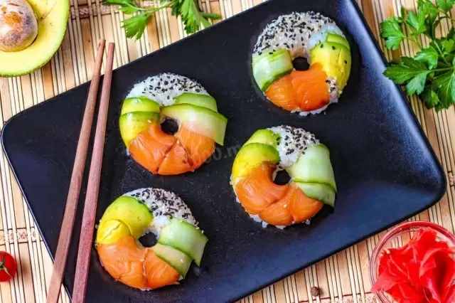 Суши Пончики с Лососем: Японская Кулинарная Инновация на Вашем Столе
