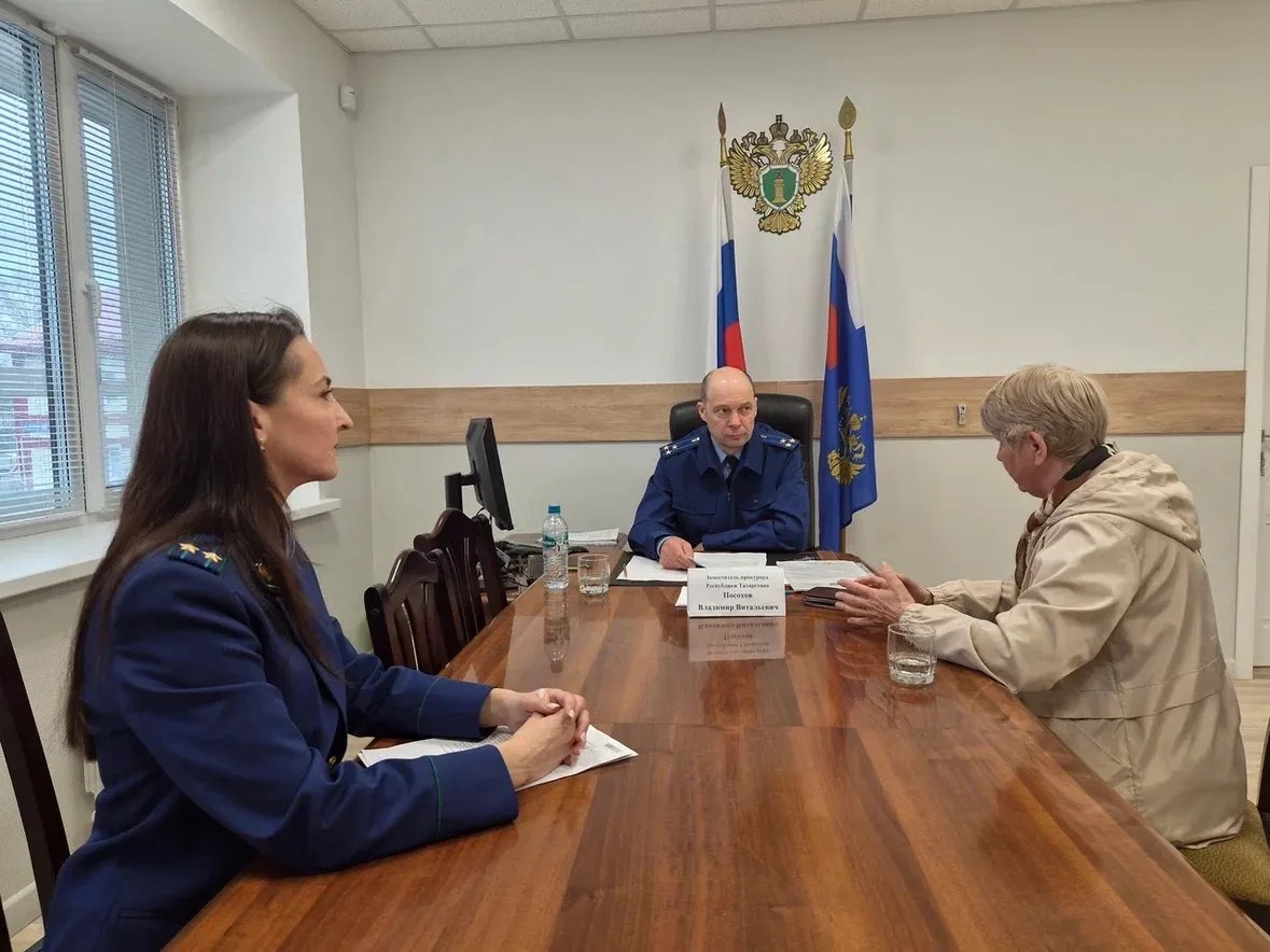 Заместитель прокурора Татарстана Владимир Посохов провел прием граждан в городе Чистополь Заместитель прокурора Татарстана Владимир Посохов провел прием граждан в городе Чистополь