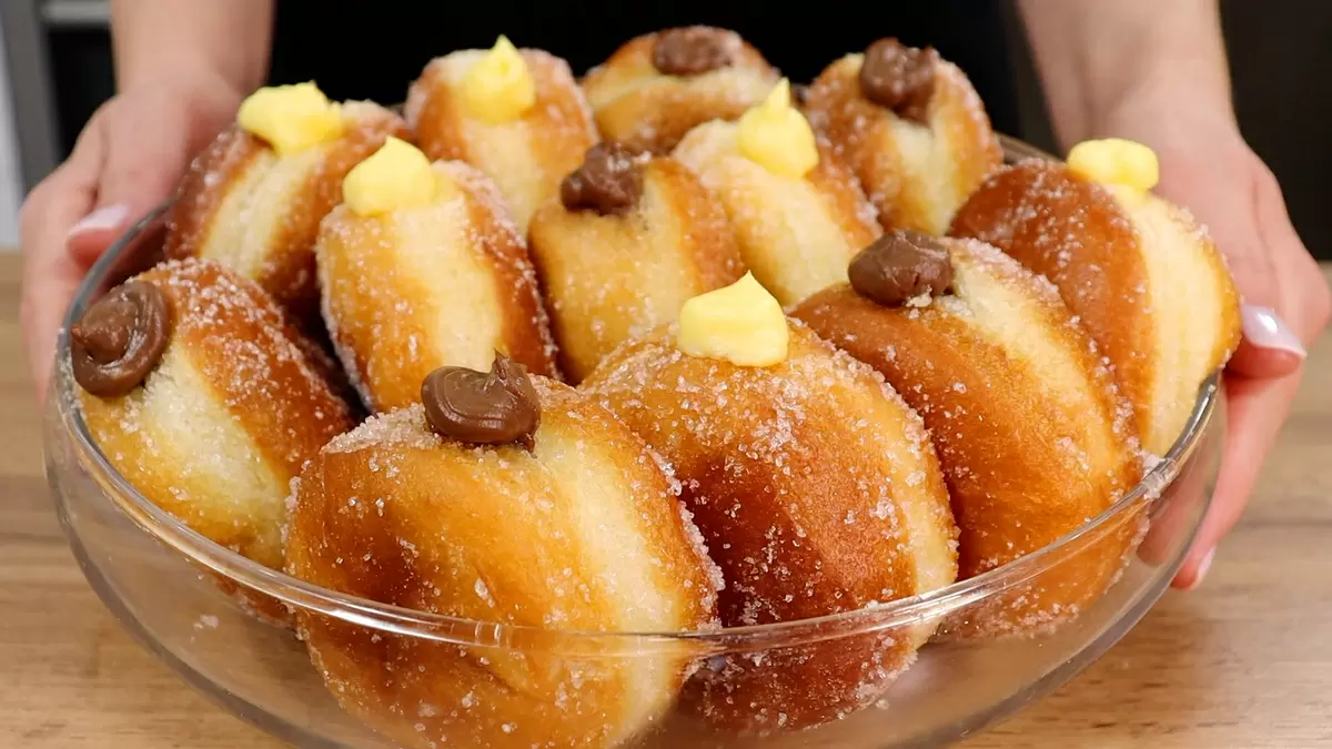 Пончики, которые покорят ваше сердце: секреты приготовления бомболони с кремом