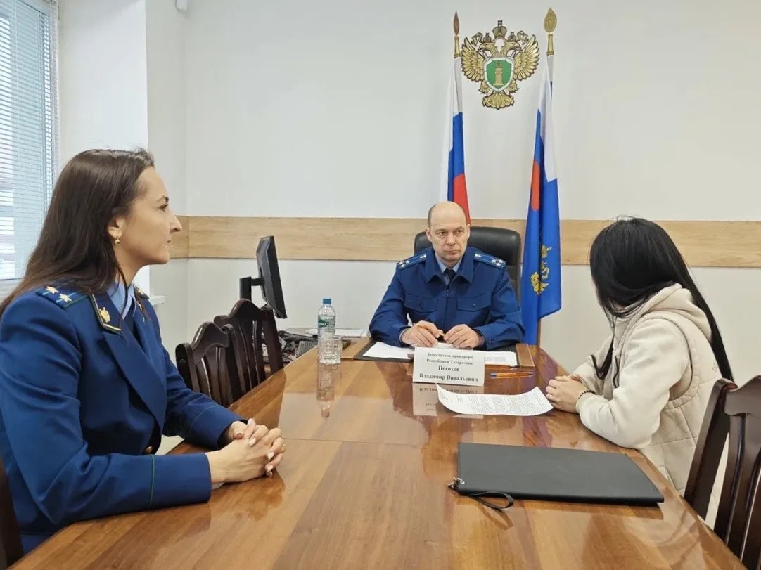 Заместитель прокурора Татарстана Владимир Посохов провел прием граждан в городе Чистополь Заместитель прокурора Татарстана Владимир Посохов провел прием граждан в городе Чистополь