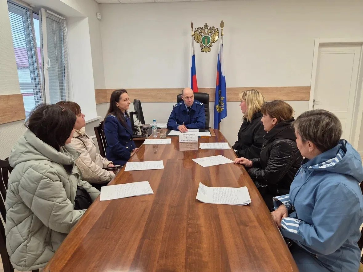 Заместитель прокурора Татарстана Владимир Посохов провел прием граждан в городе Чистополь Заместитель прокурора Татарстана Владимир Посохов провел прием граждан в городе Чистополь