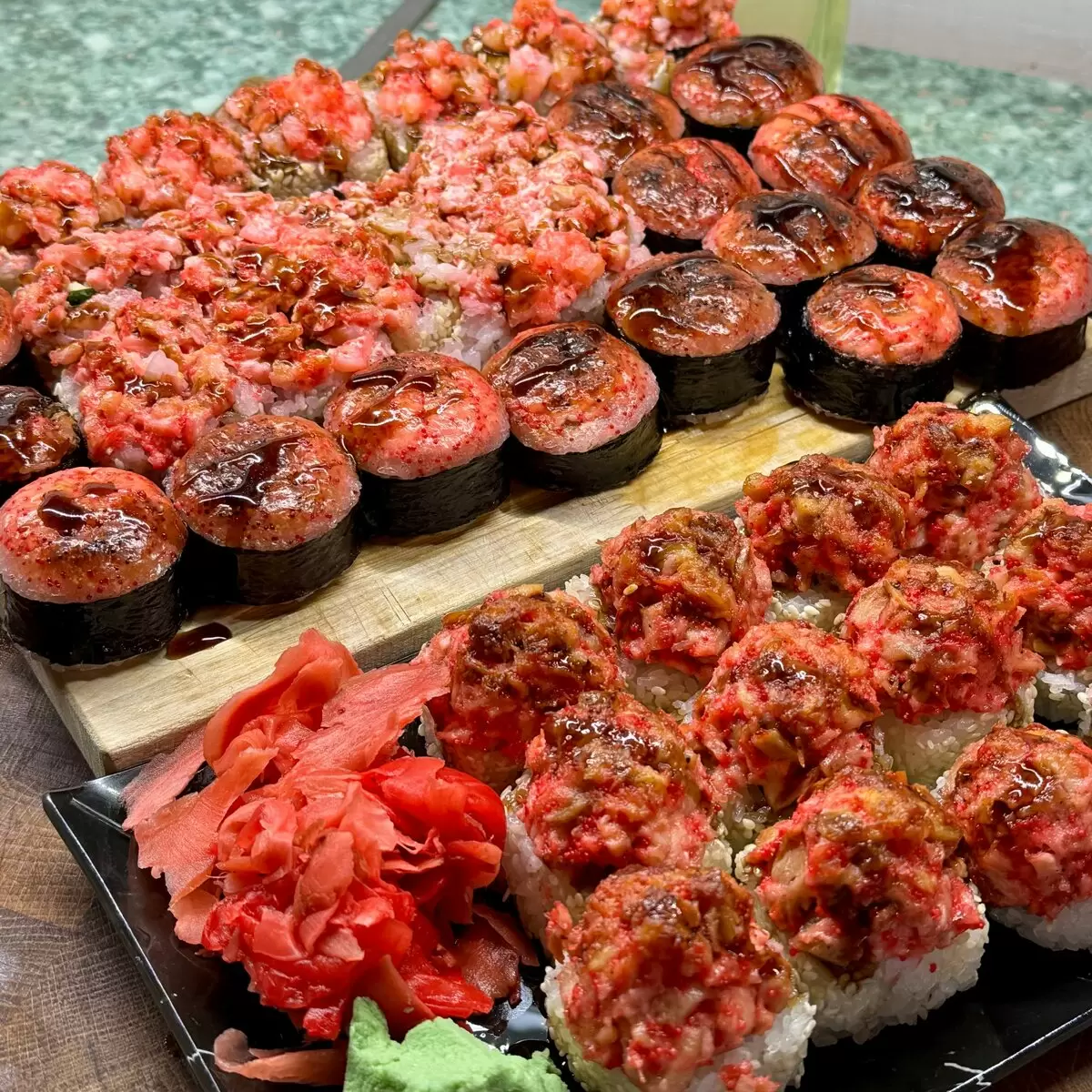 Секреты кулинарии: как удивить гостей роллами и салатом с гребешком