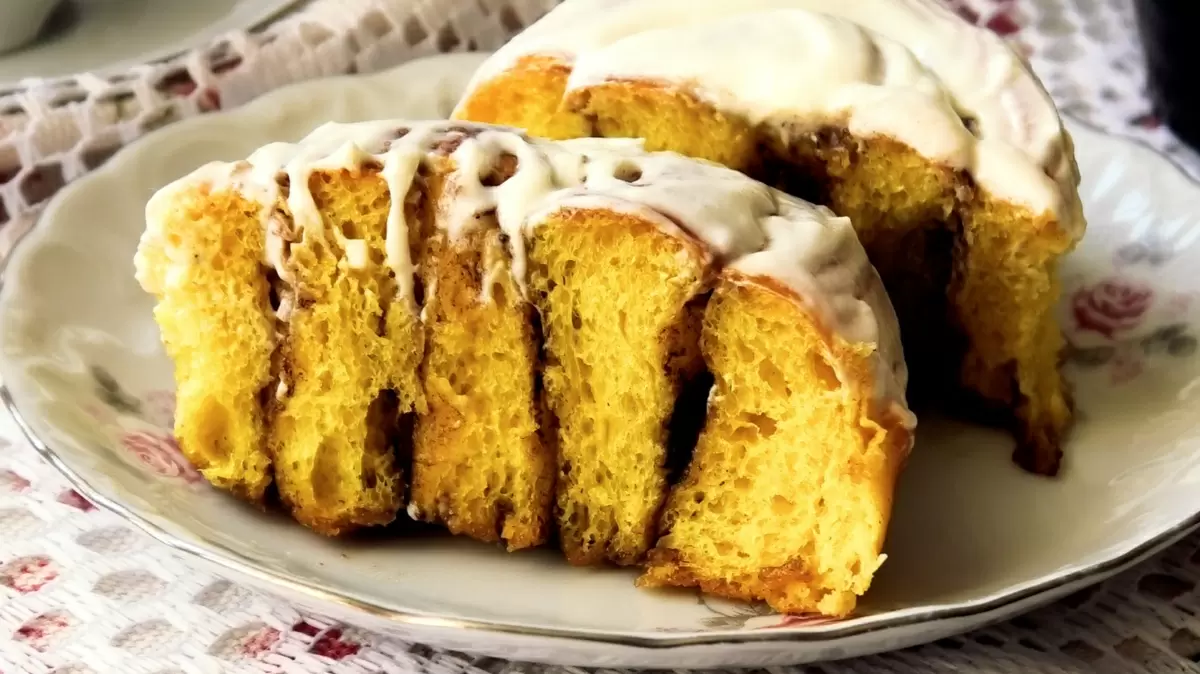 Тыквенные синнабоны: осенний кулинарный шедевр