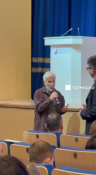 Олег Газманов поздоровался с гостями форума «Мост Москва - Татарстан» на татарском и обещал выучить и другие фразы