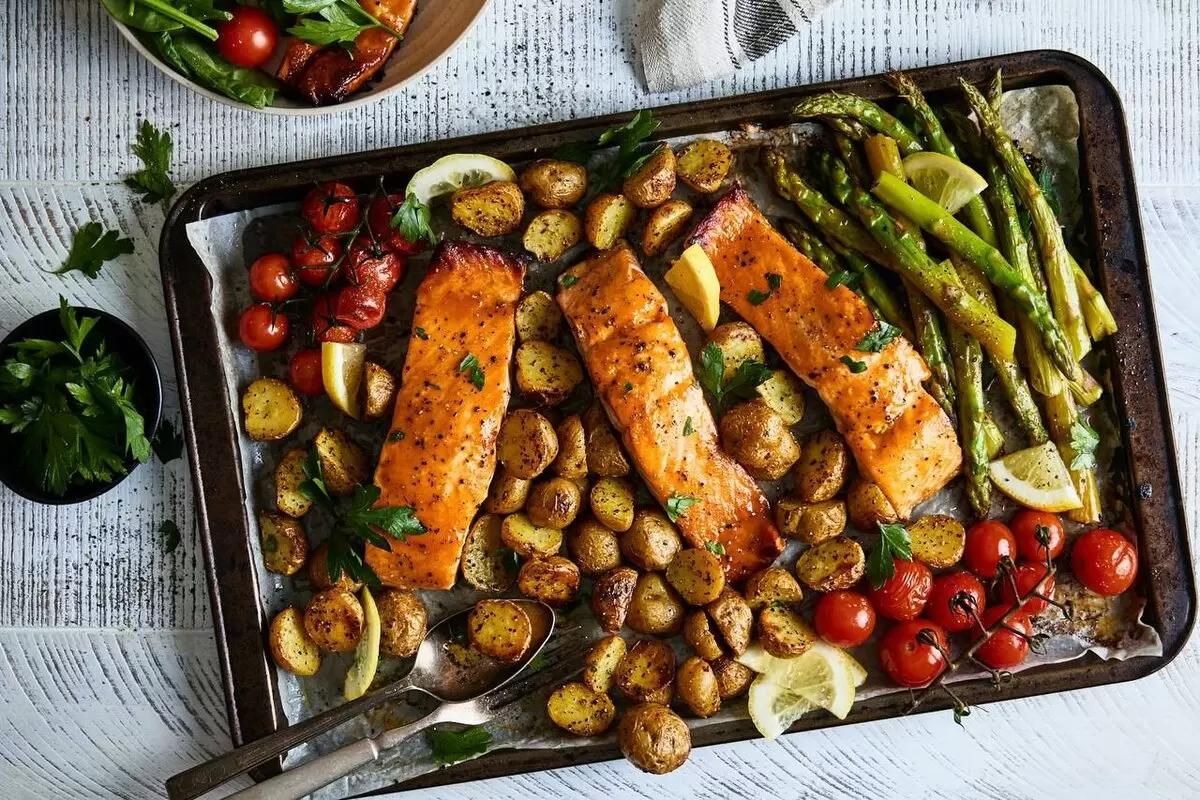 30 минут до волшебства: лосось с овощами для быстрого ужина