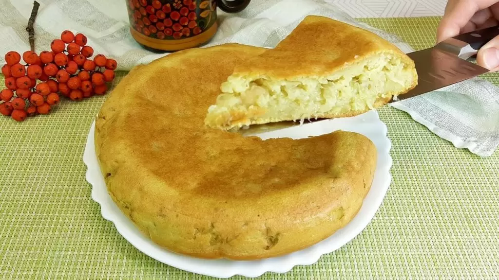 Заливной пирог с капустой на сковороде: быстро и вкусно