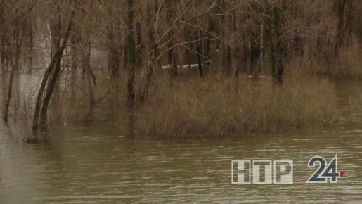 В Нижнекамском районе из-за обильного таяния снега на полях, вышла из берегов река Зай, подтопив луга